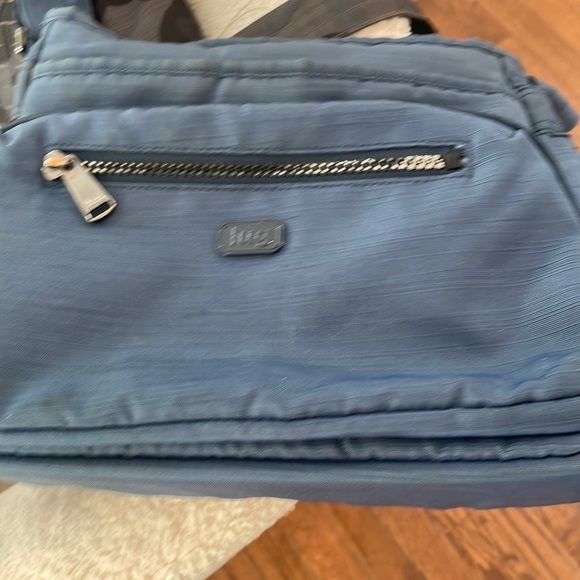 Lug travel handbag. Like new . Gorgeous blue crossbody .Travelers delight! - Picture 8 of 8